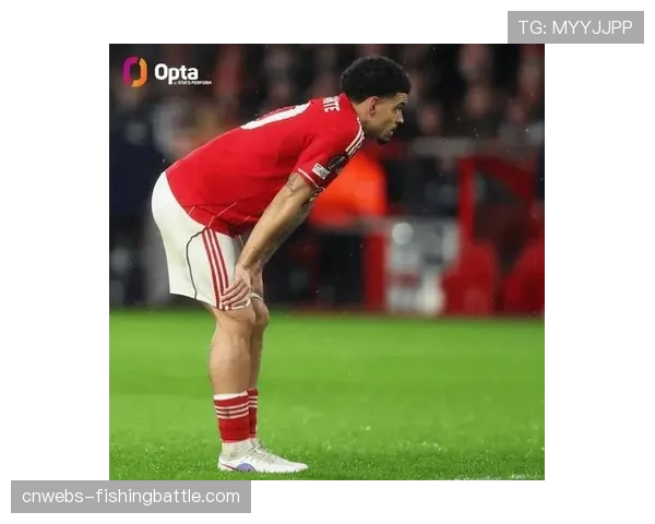 特写:诺丁汉森林老将亨德森扑出点球后,激动落泪 特写:诺丁汉森林老将亨德森扑出点球后,激动落泪