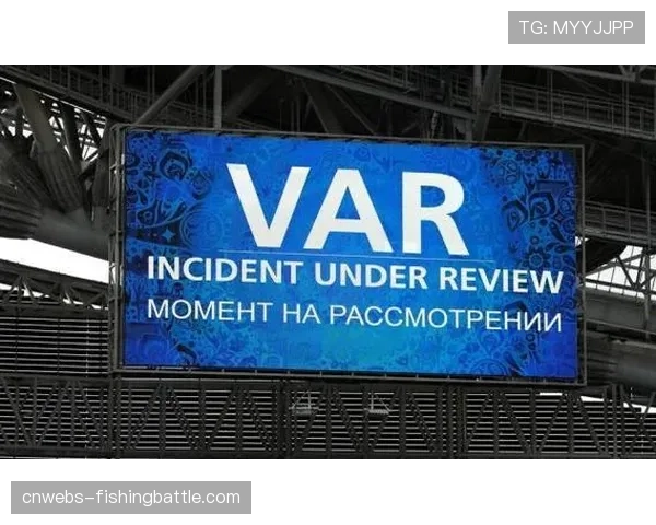 专访一位VAR裁判:讲述在密封操作室内,如何依靠多屏幕与通讯系统做出关键判罚 专访一位VAR裁判:讲述在密封操作室内,如何依靠多屏幕与通讯系统做出关键判罚